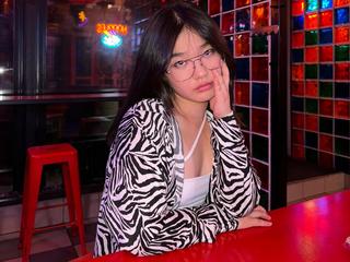 Alter: 19 / Waage - Alter: 158 / schlank - Geschlecht: weiblich - Ausrichtung: heterosexuell - Haare: schwarz / lang - Piercing: keins - bewebmaster-Alter: A - Hautfarbe: asiatisch - Augen: schwarz - Rasur: teilrasiert